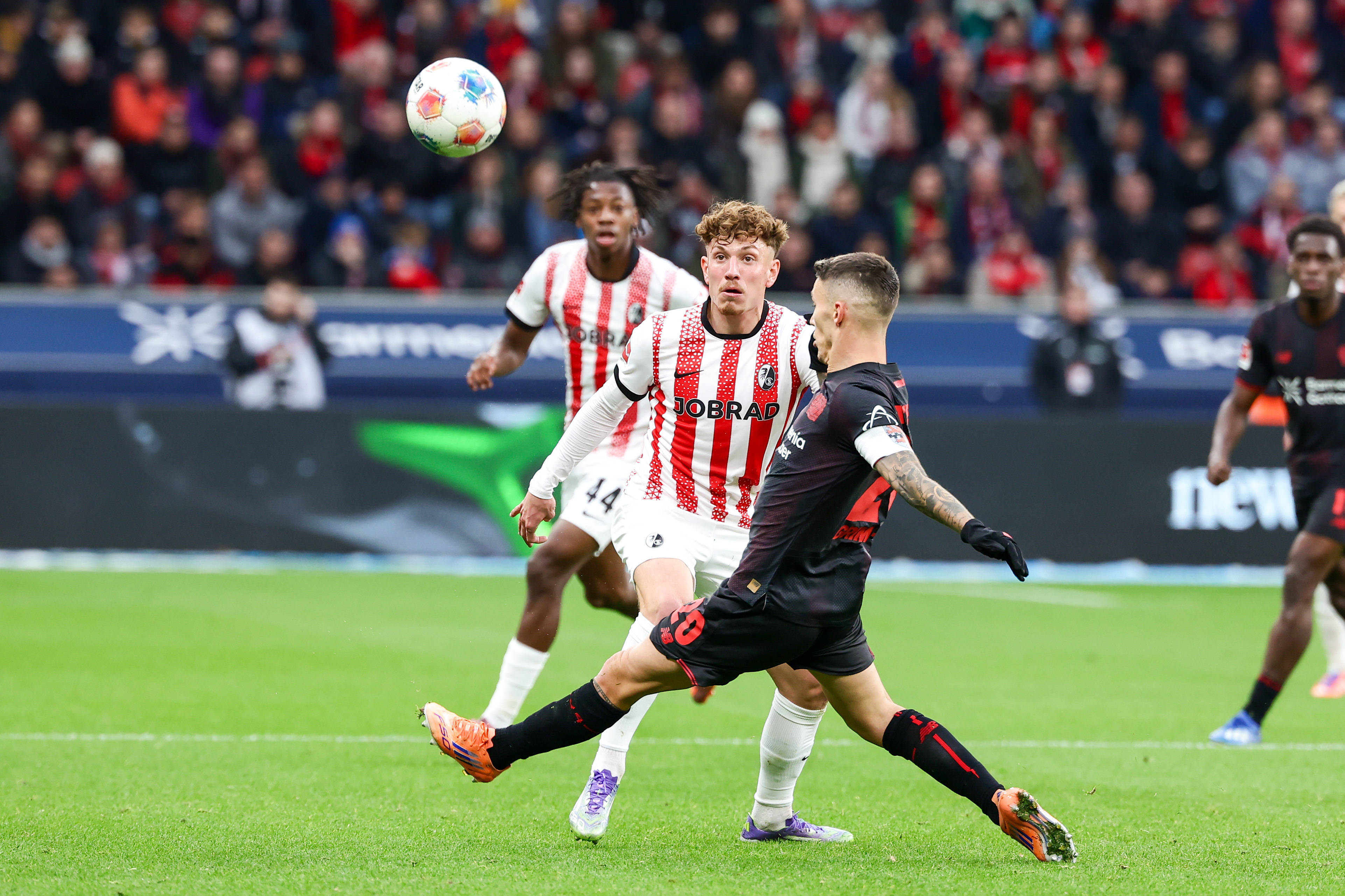 周六016 德甲：勒沃库森VS拜仁慕尼黑——一场颠覆传统的巅峰对决